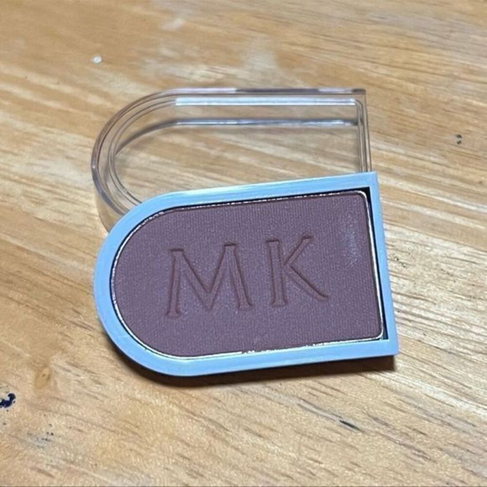 BRAND‎ NEW Mary Kay Signature Eye Color Truffle